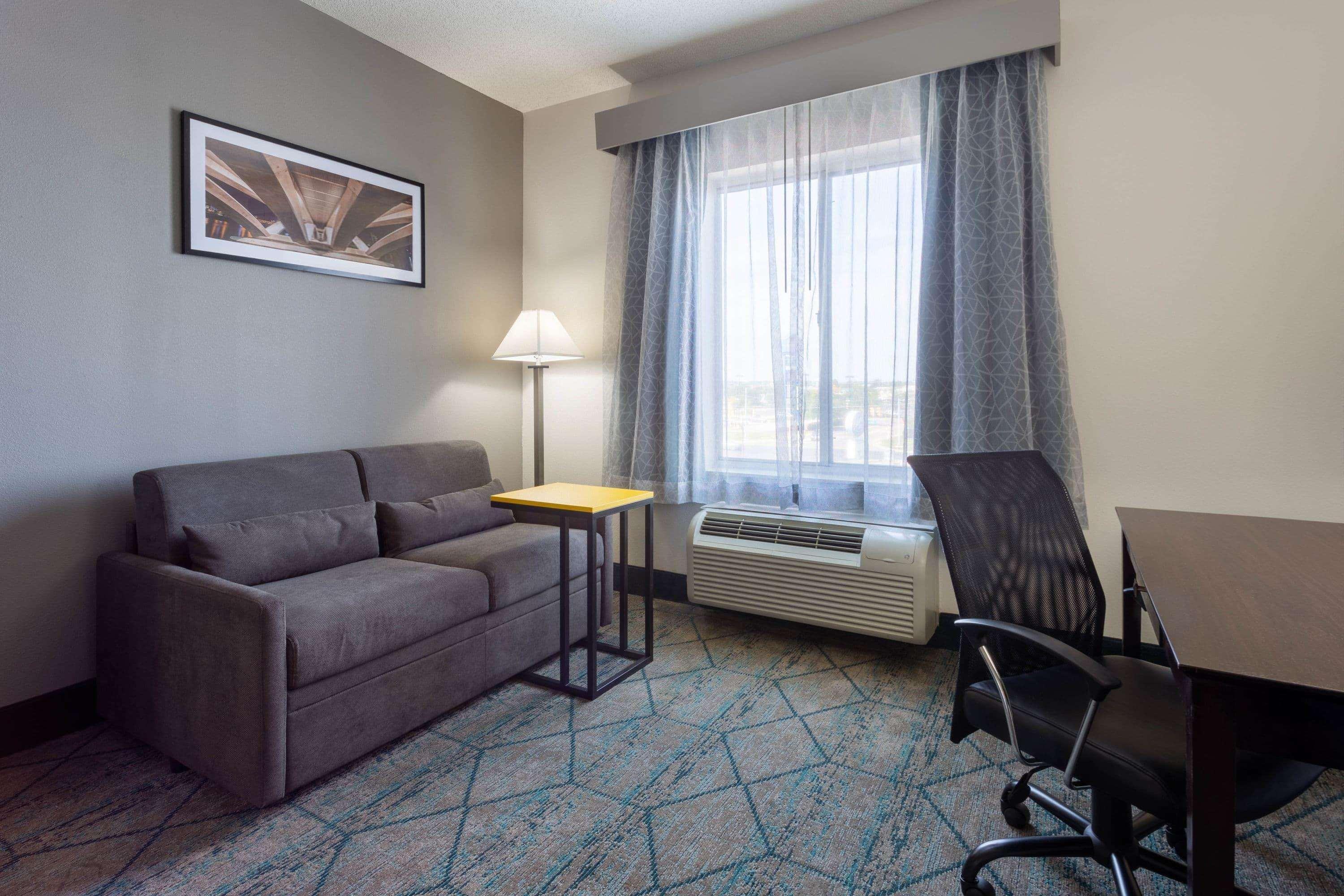 Отель La Quinta By Wyndham Columbus West - Hilliard Экстерьер фото