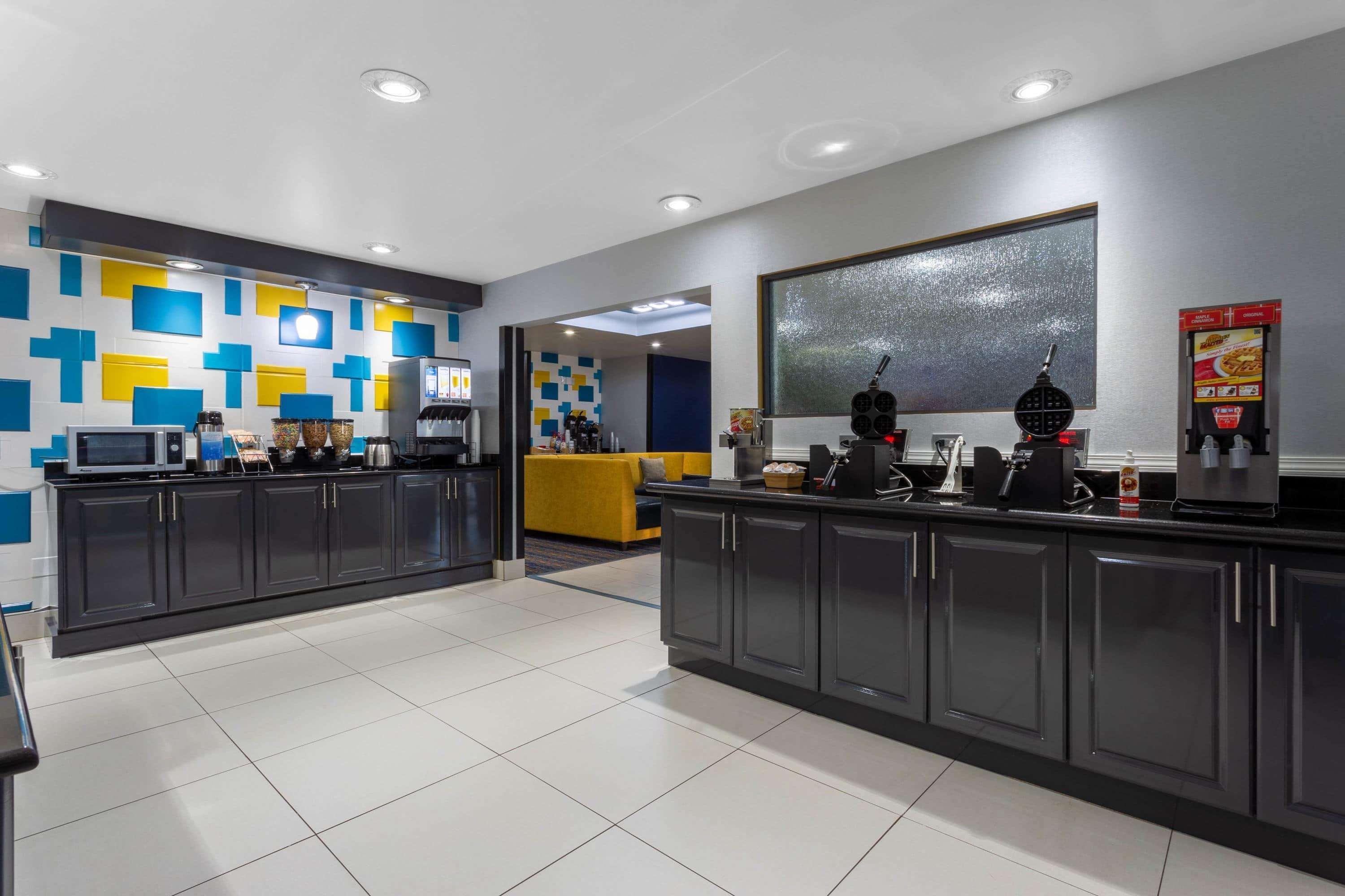 Отель La Quinta By Wyndham Columbus West - Hilliard Экстерьер фото